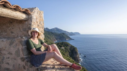 Young tourist at the Torre des Verger