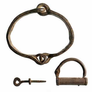Wrought iron slave collar with a large locking device