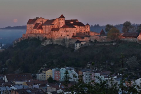 The castle in Burghausen in the first light of the morning above the historic old town