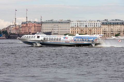 Carrier boat