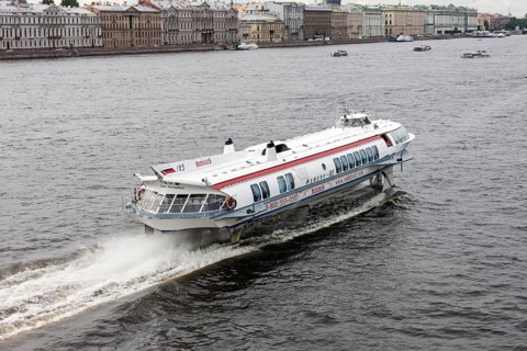 Carrier boat