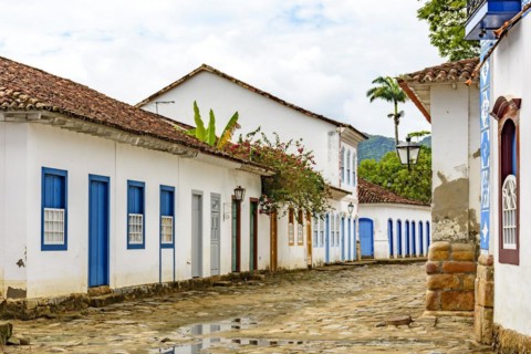 Streets of cobblestone and old houses in colonial style on the streets of the old and historic city of Paraty founded in the 17th century on the coast of the state of Rio de Janeiro