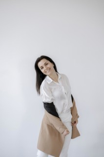 Portrait of a dark-haired woman