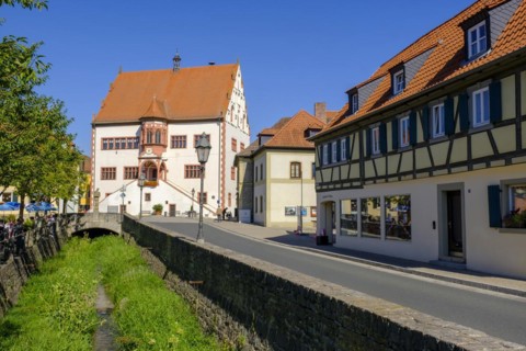 Dettel brook and the historic town hall