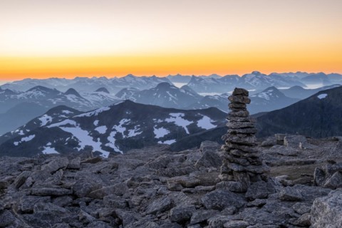 Cairn at the top of Skala