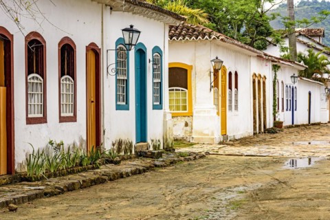 Old houses in colonial architecture and cobblestone streets in the historic city of Paraty on the southern coast of the state of Rio de Janeiro