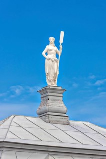 Statue Navigation