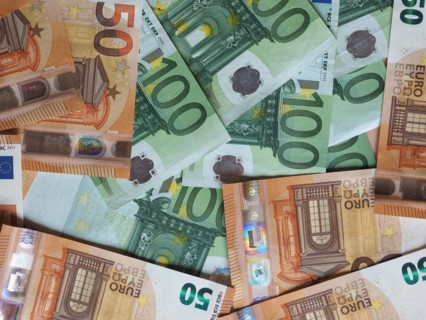 50 and 100 Euro notes