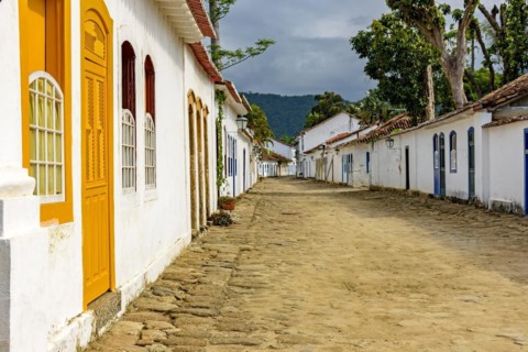 Streets of cobblestone and old houses in colonial style on the streets of the old and historic city of Paraty founded in the 17th century on the coast of the state of Rio de Janeiro