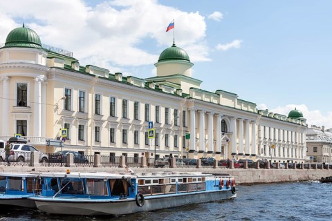 Colonial Building