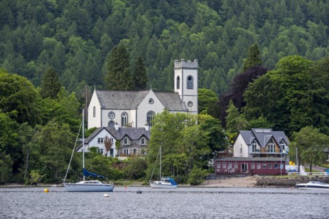 Kenmore Parish Church and sailing boats in Loch Tay