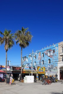 Facade of a backpacker hotel with Botticelli's Venus on roller skates