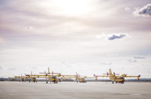 Water planes stand by at the Torrejon military airport in Madrid. 10.03.2022.