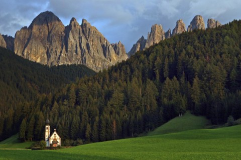 Chapel St. Johann in front of Sas Rigais