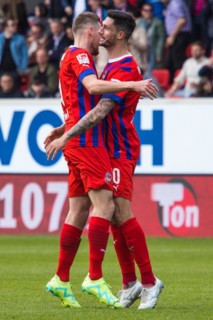 Patrick MAINKA thanks Tim KLEINDIENST