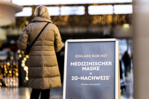 A sign for entry with the 2G rule
