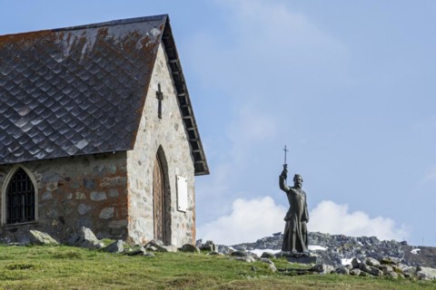 Chapel and statue of abb