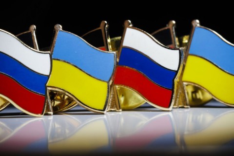 Symbolic photo on the topic ' Diplomacy between Russia and Ukraine '. Pins with the national flags of Russia and Ukraine stand on a table. Berlin