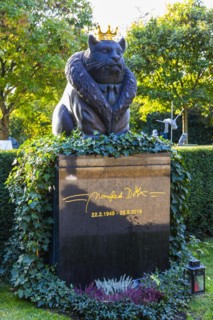 Honorary grave of the cartoonist Manfred Deix