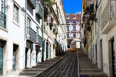 Tracks with funicular Elevador da Bica