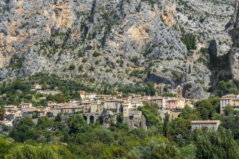 View over the Notre-Dame-de-Beauvoir chapel and the village Moustiers-Sainte-Marie
