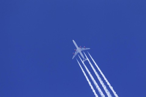 Engine exhaust contrails
