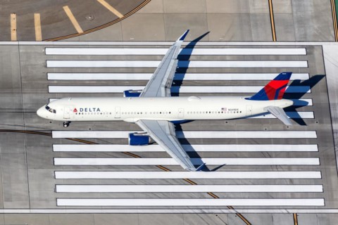 A Delta Air Lines Airbus A321 aircraft with registration N349DX at Los Angeles Airport