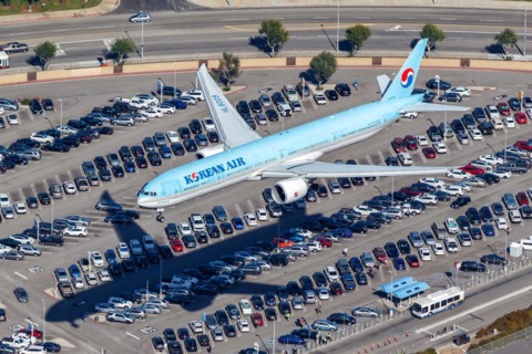 A Korean Air Boeing 777-300