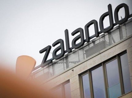 The lettering of the Zalando company at their location in Berlin. 04.02.2022.