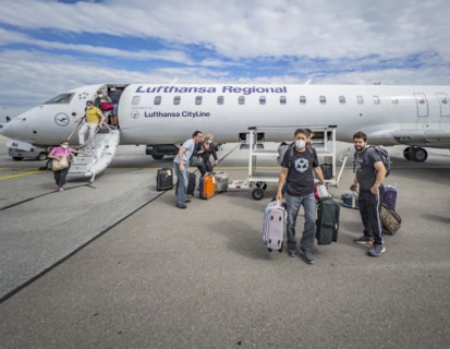 Arrival with Lufthansa REgional and check of suitcases on the tarmac