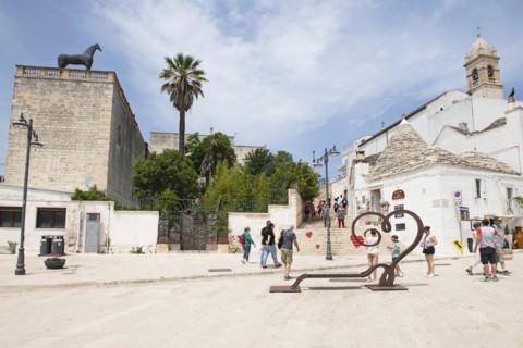 Heart-shaped bench in Largo Martelotta