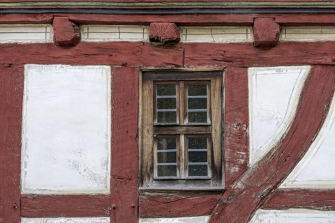 Facade with window between wooden beams