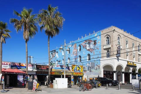 Facade of a backpacker hotel with Botticelli's Venus on roller skates