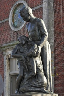 Statue in front of church at Tremelo