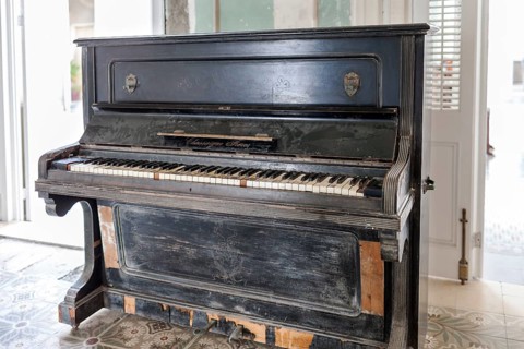 Old piano