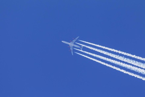 Engine exhaust contrails