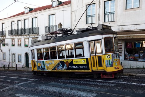 Electrico at Miradouro de Santa Luzia