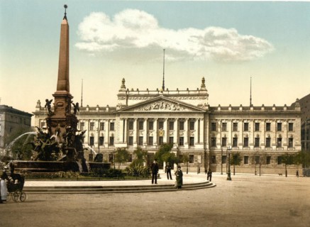 University and Mendebrunnen in Leipzig