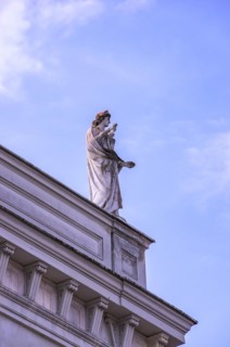 Sculpture on the roof of the Stora Teatern