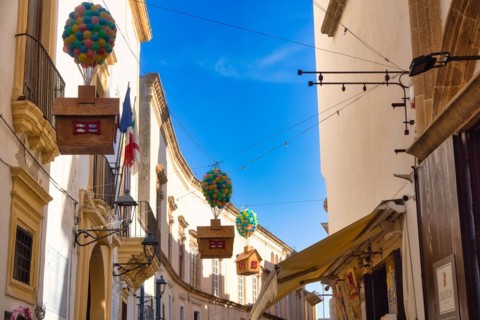 Christmas decorations in the alleys of Gallipoli