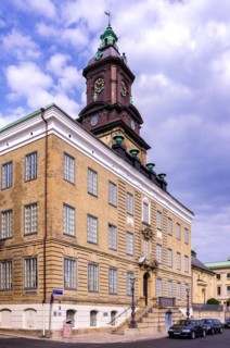 The historic Sahlgrenska huset at Norra Hamngatan 14 and behind it the German Church