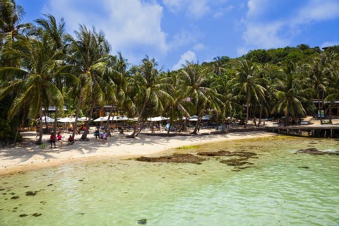 Beach of the Island May Rut Trong