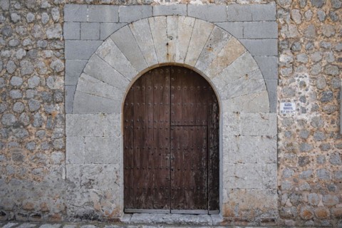 Entrance gate