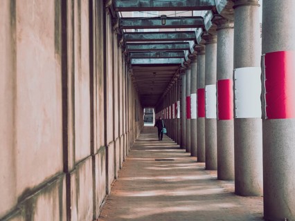 Pedestrian passageway with concrete columns