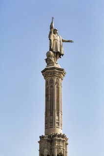 Statue of Columbus in white marble