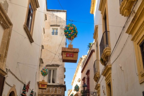 Christmas decorations in the alleys of Gallipoli