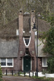 Country house with thatched roof from 1917