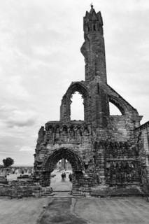 Tourists in front of ruined cathedral