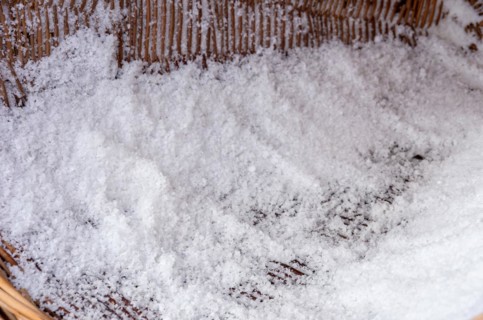 Fresh salt or sodium chloride