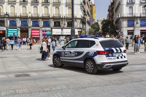 Police car and crowd in the city centre